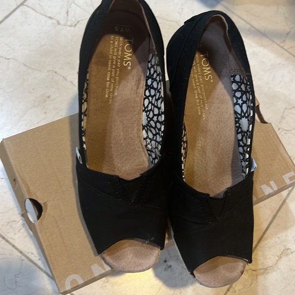 Toms - Picture 2 of 4